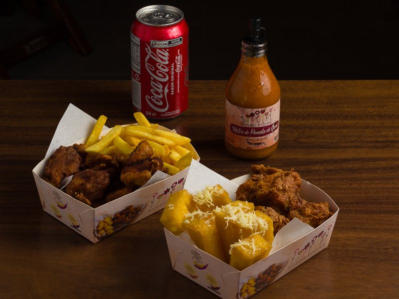 Combo do Kiosque Roseira: porções, refrigerante e molho